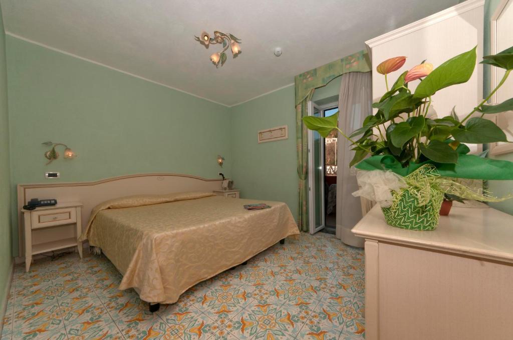 Hotel Villa Franca Forio di Ischia Rum bild