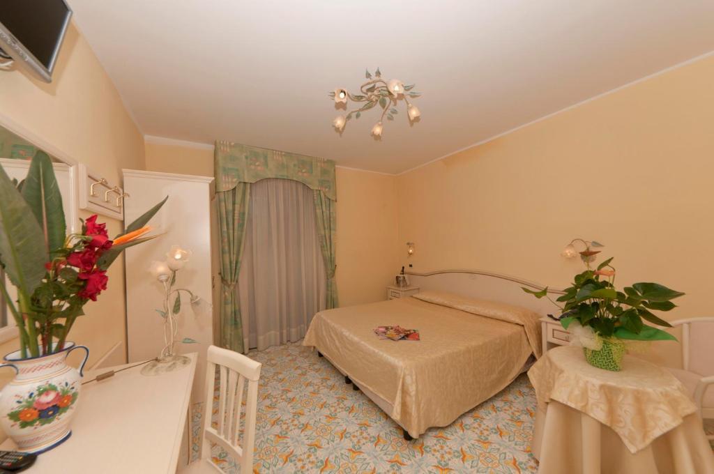 Hotel Villa Franca Forio di Ischia Rum bild